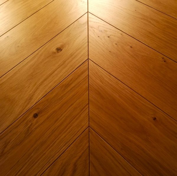 L'Univers du parquet - Parquet chêne rustique vernis mat authentique - chevrons
