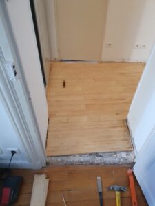 Réparation de parquet collé